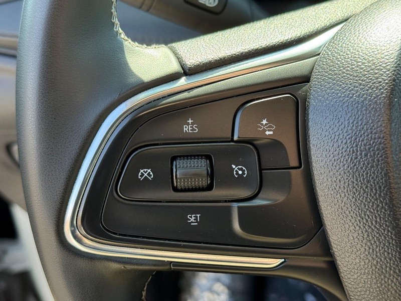 Buick Encore GX Vehicle Full-screen Gallery Image 16