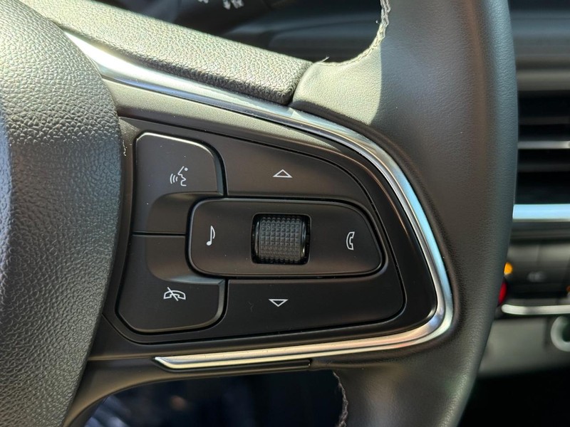 Buick Encore GX Vehicle Full-screen Gallery Image 17