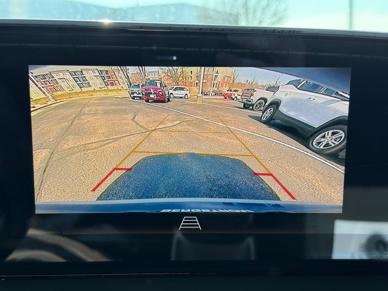 Buick Encore GX Vehicle Full-screen Gallery Image 19