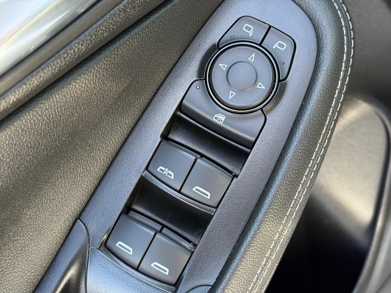 Buick Encore GX Vehicle Full-screen Gallery Image 20