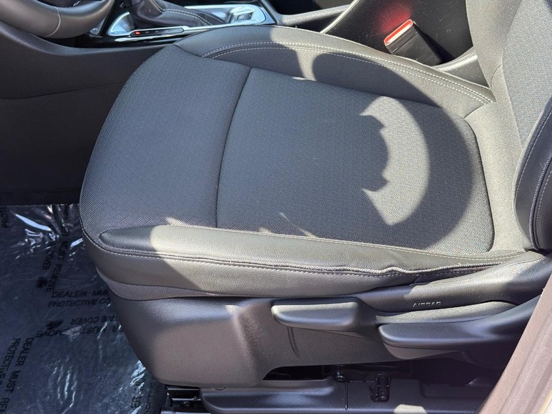 Buick Encore GX Vehicle Full-screen Gallery Image 21