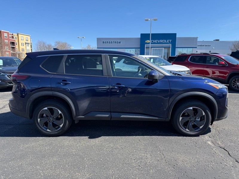 Nissan Rogue Vehicle Image 02