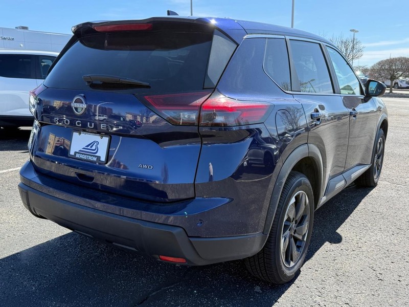 Nissan Rogue Vehicle Image 03