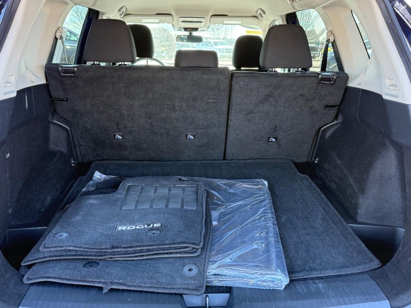 Nissan Rogue Vehicle Image 05