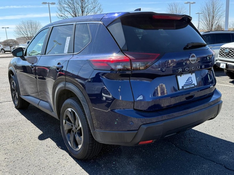 Nissan Rogue Vehicle Image 06