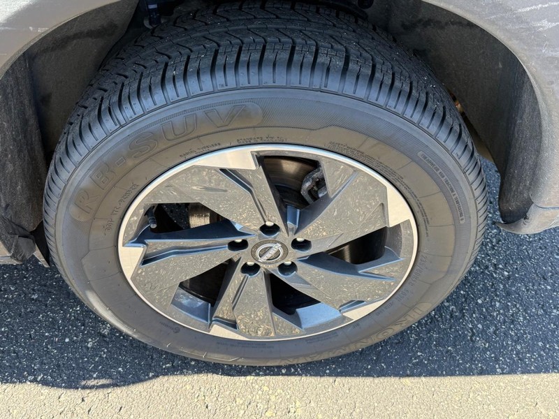 Nissan Rogue Vehicle Image 07