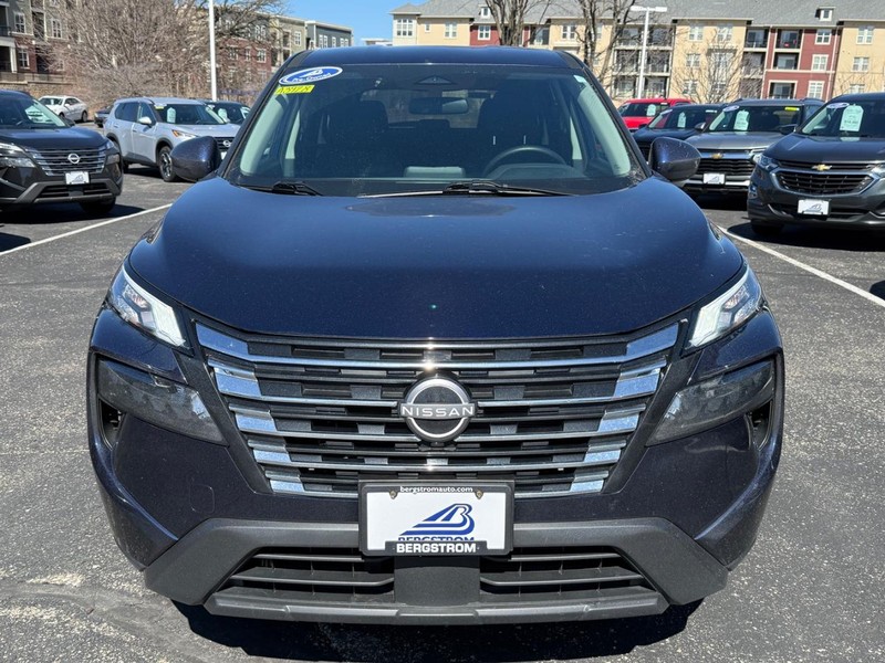 Nissan Rogue Vehicle Image 09