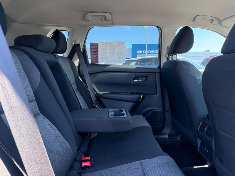 Nissan Rogue Vehicle Image 10