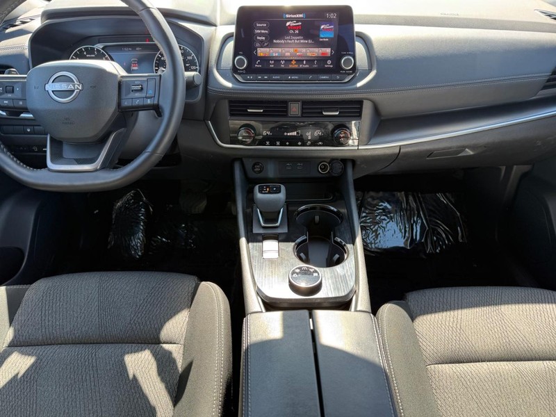 Nissan Rogue Vehicle Image 11