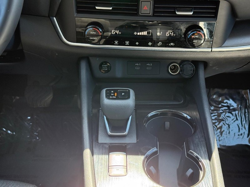 Nissan Rogue Vehicle Image 13