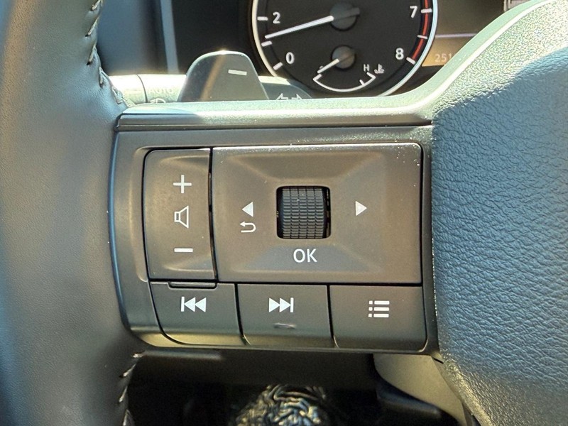 Nissan Rogue Vehicle Image 16