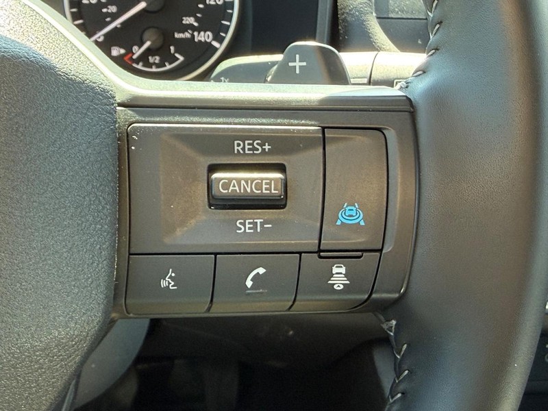 Nissan Rogue Vehicle Image 17