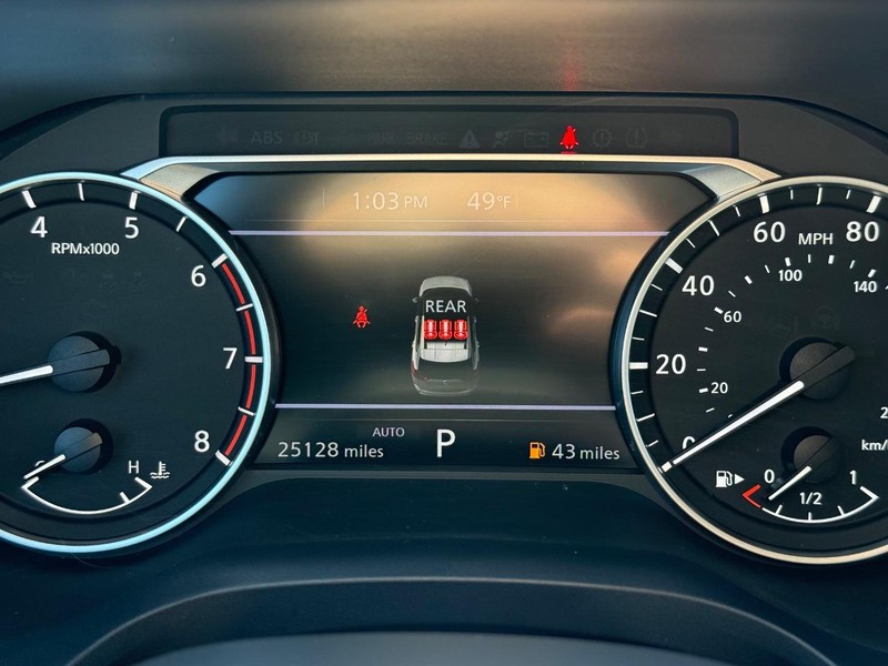 Nissan Rogue Vehicle Image 18