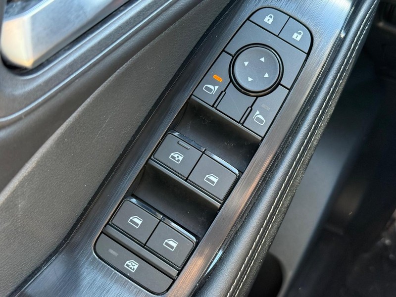 Nissan Rogue Vehicle Image 20