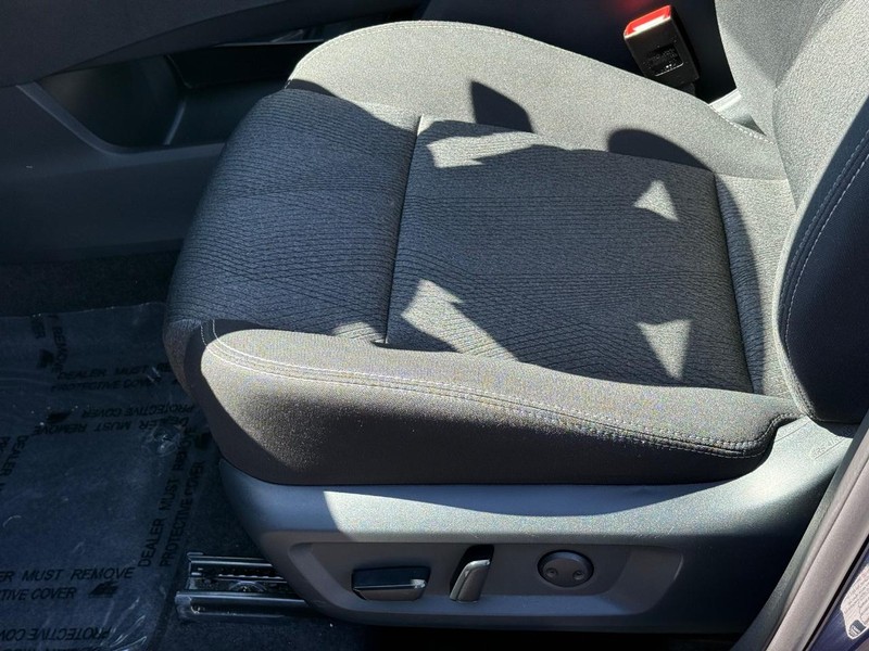 Nissan Rogue Vehicle Image 21