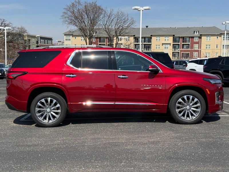 Chevrolet Traverse Vehicle Image 02