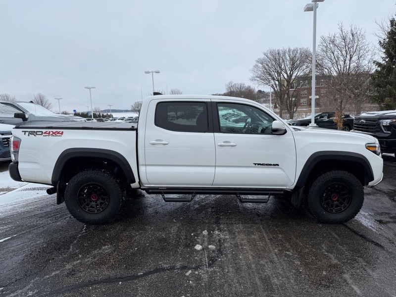 Toyota Tacoma 4WD Vehicle Image 02