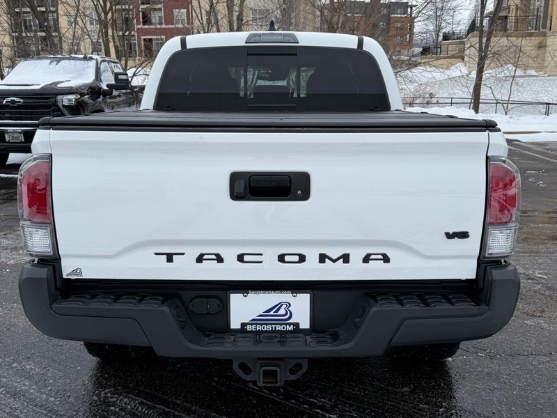 Toyota Tacoma 4WD Vehicle Image 04