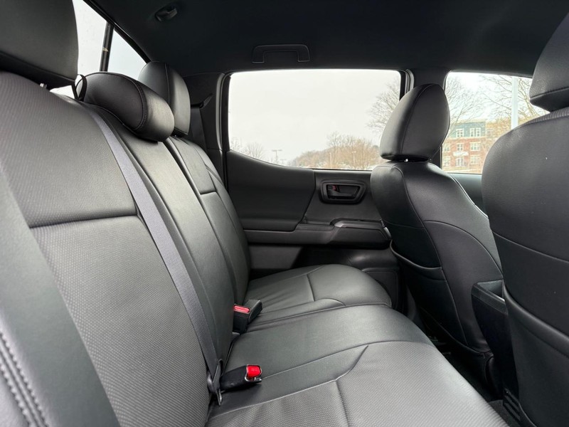 Toyota Tacoma 4WD Vehicle Image 10