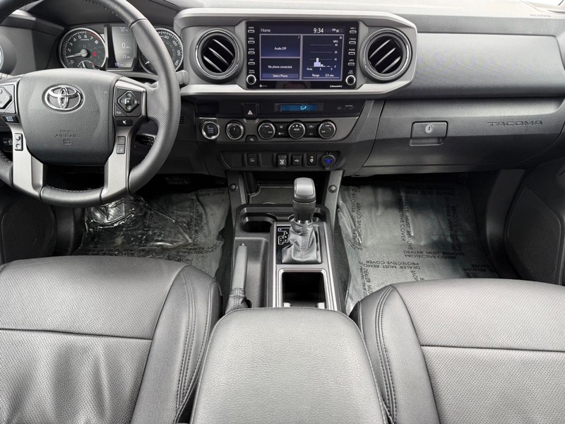 Toyota Tacoma 4WD Vehicle Image 11