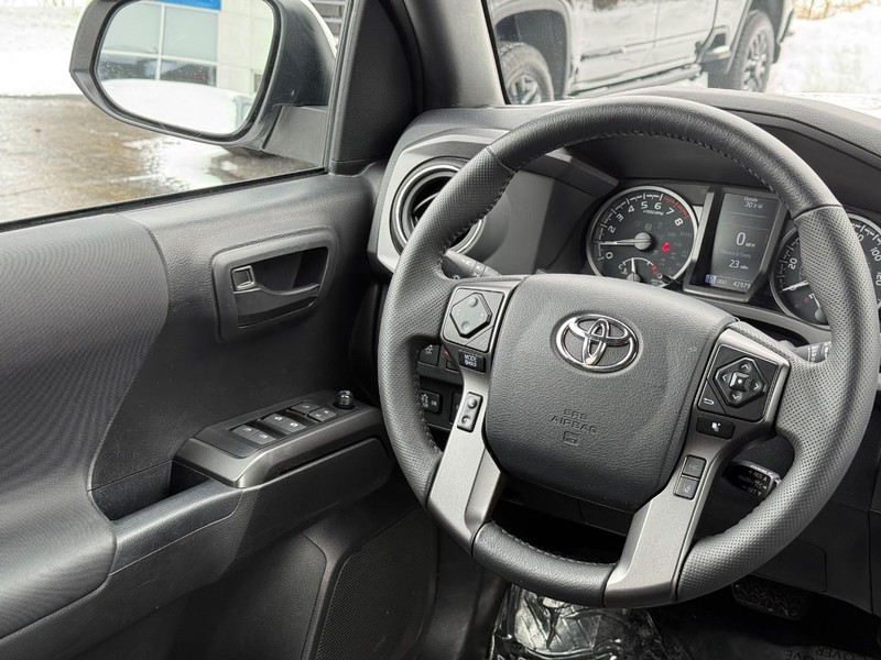 Toyota Tacoma 4WD Vehicle Image 14