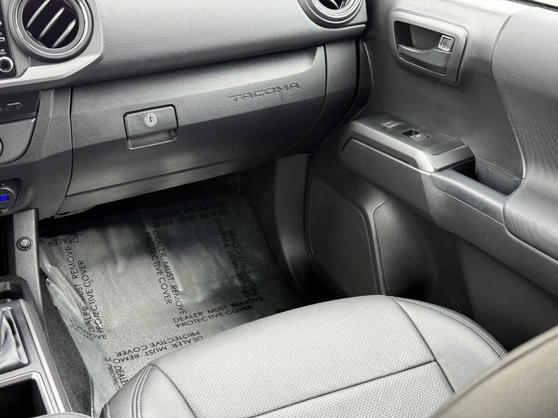 Toyota Tacoma 4WD Vehicle Image 15