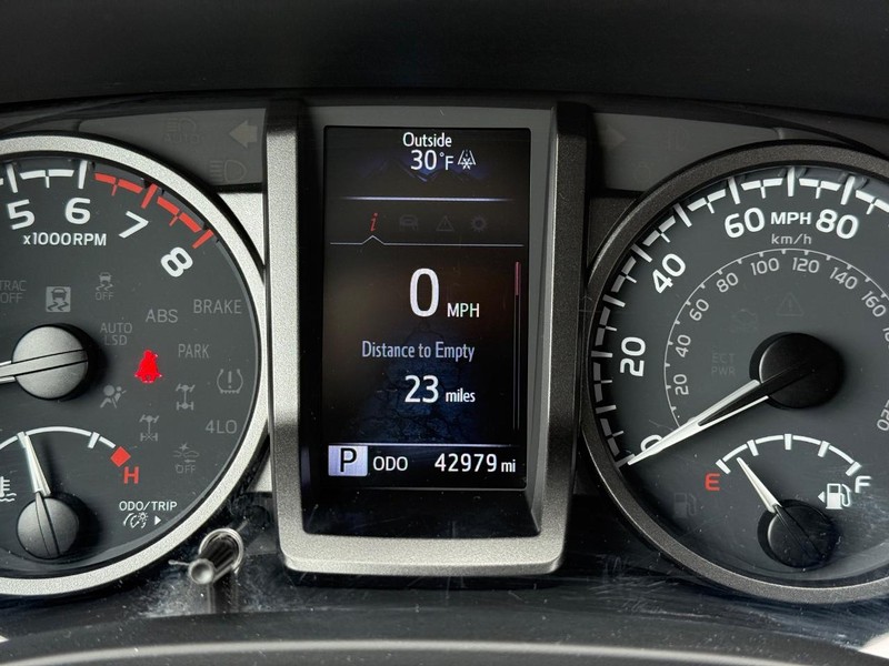 Toyota Tacoma 4WD Vehicle Image 18