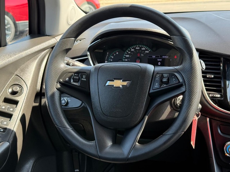 Chevrolet Trax Vehicle Image 12