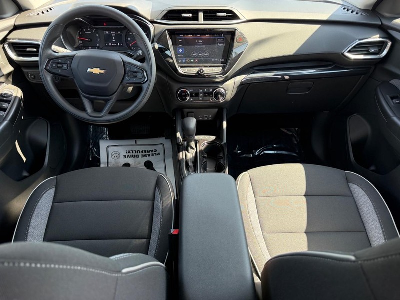 Chevrolet TrailBlazer Vehicle Image 11