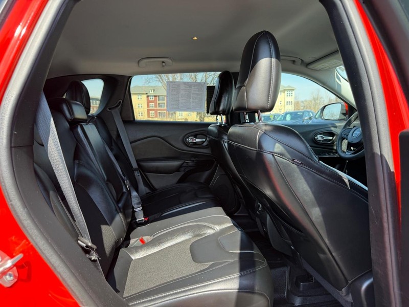 Jeep Cherokee Vehicle Image 10