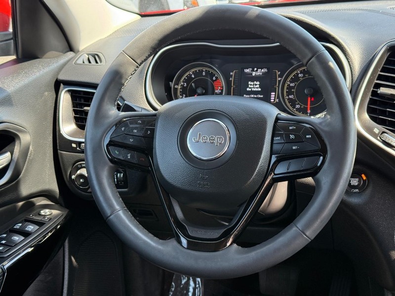 Jeep Cherokee Vehicle Image 12