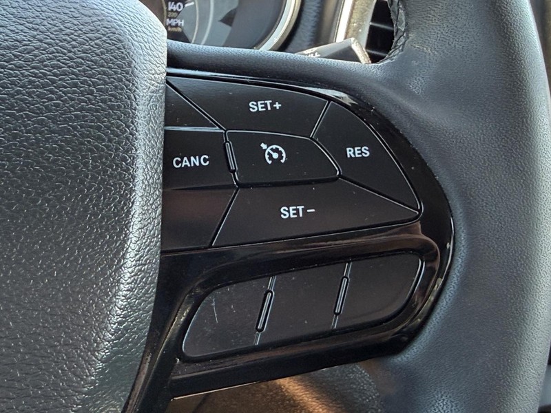 Jeep Cherokee Vehicle Image 14