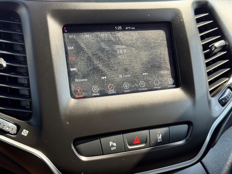 Jeep Cherokee Vehicle Image 16