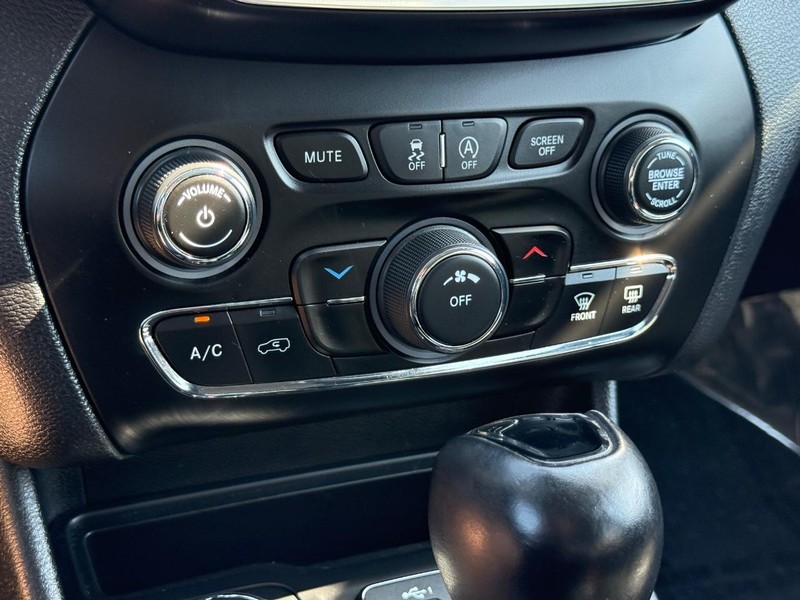 Jeep Cherokee Vehicle Image 19