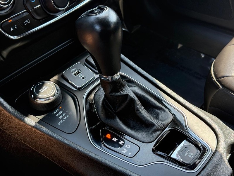 Jeep Cherokee Vehicle Image 20