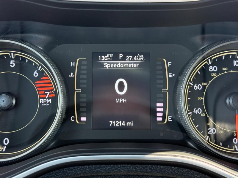 Jeep Cherokee Vehicle Image 22