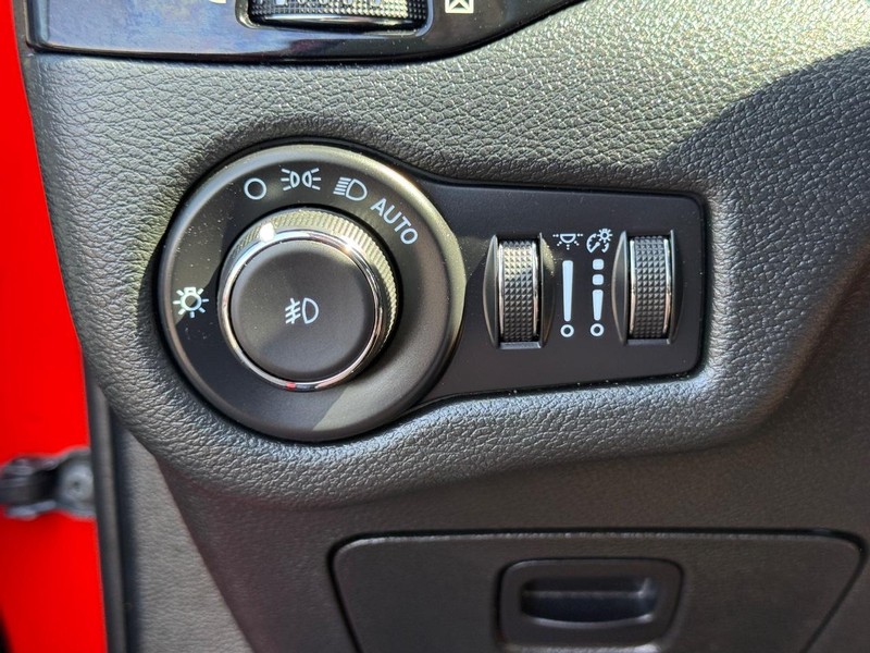 Jeep Cherokee Vehicle Image 23