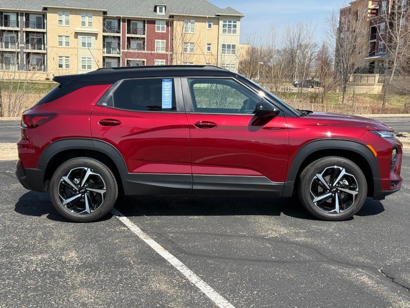 Chevrolet TrailBlazer Vehicle Image 02