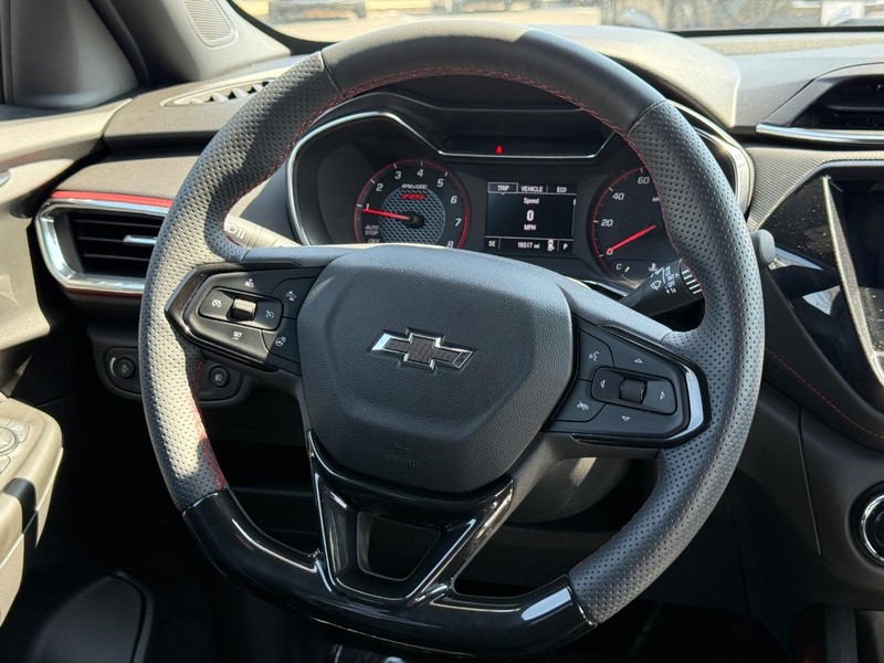 Chevrolet TrailBlazer Vehicle Image 12