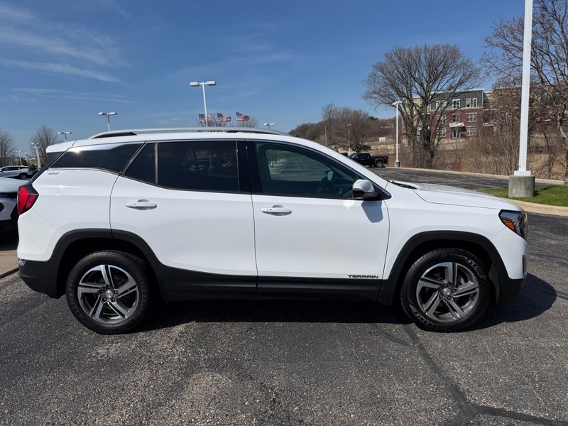 GMC Terrain Vehicle Image 02