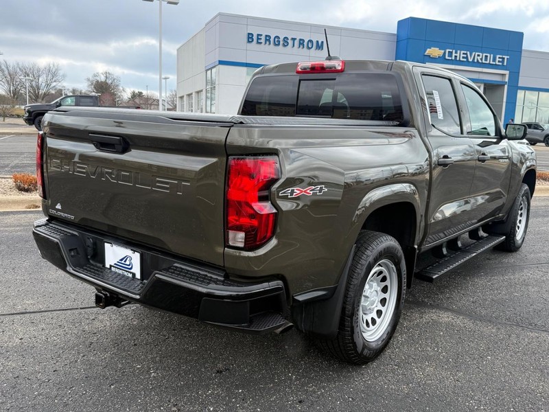 Chevrolet Colorado Vehicle Full-screen Gallery Image 03