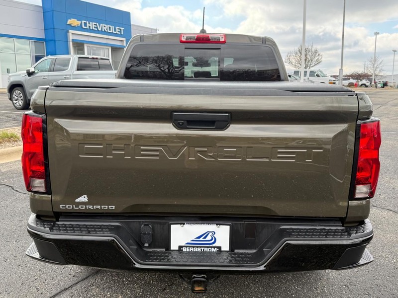 Chevrolet Colorado Vehicle Full-screen Gallery Image 04