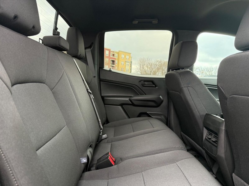 Chevrolet Colorado Vehicle Full-screen Gallery Image 10