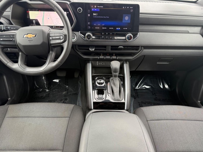 Chevrolet Colorado Vehicle Full-screen Gallery Image 11