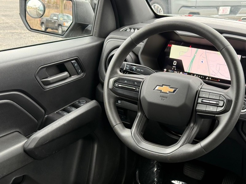Chevrolet Colorado Vehicle Full-screen Gallery Image 15