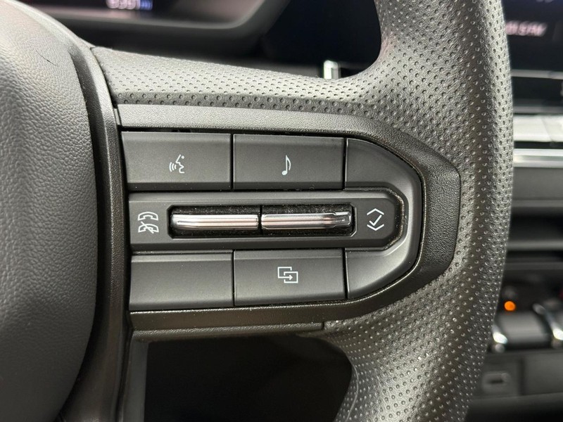 Chevrolet Colorado Vehicle Full-screen Gallery Image 18