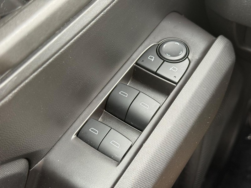 Chevrolet Colorado Vehicle Full-screen Gallery Image 21