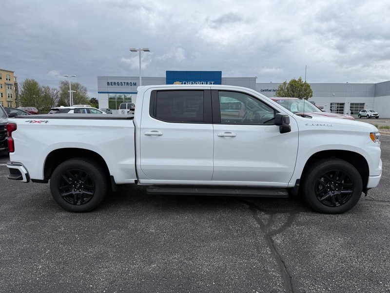 Chevrolet Silverado 1500 Vehicle Full-screen Gallery Image 02