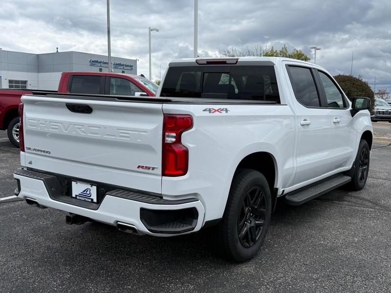 Chevrolet Silverado 1500 Vehicle Full-screen Gallery Image 03