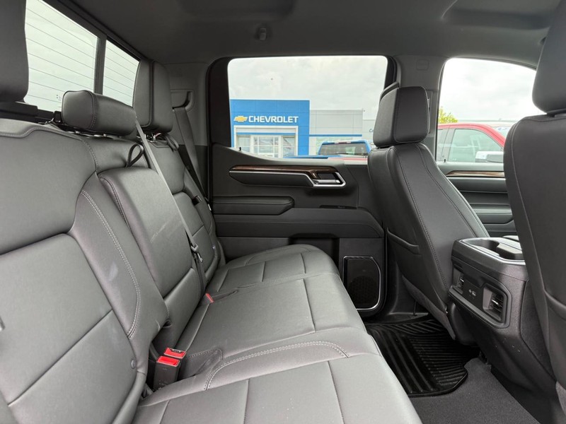 Chevrolet Silverado 1500 Vehicle Full-screen Gallery Image 10